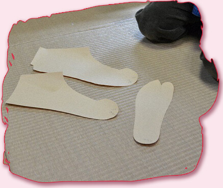 Khuôn giấy để chuẩn bị may tất Tabi.